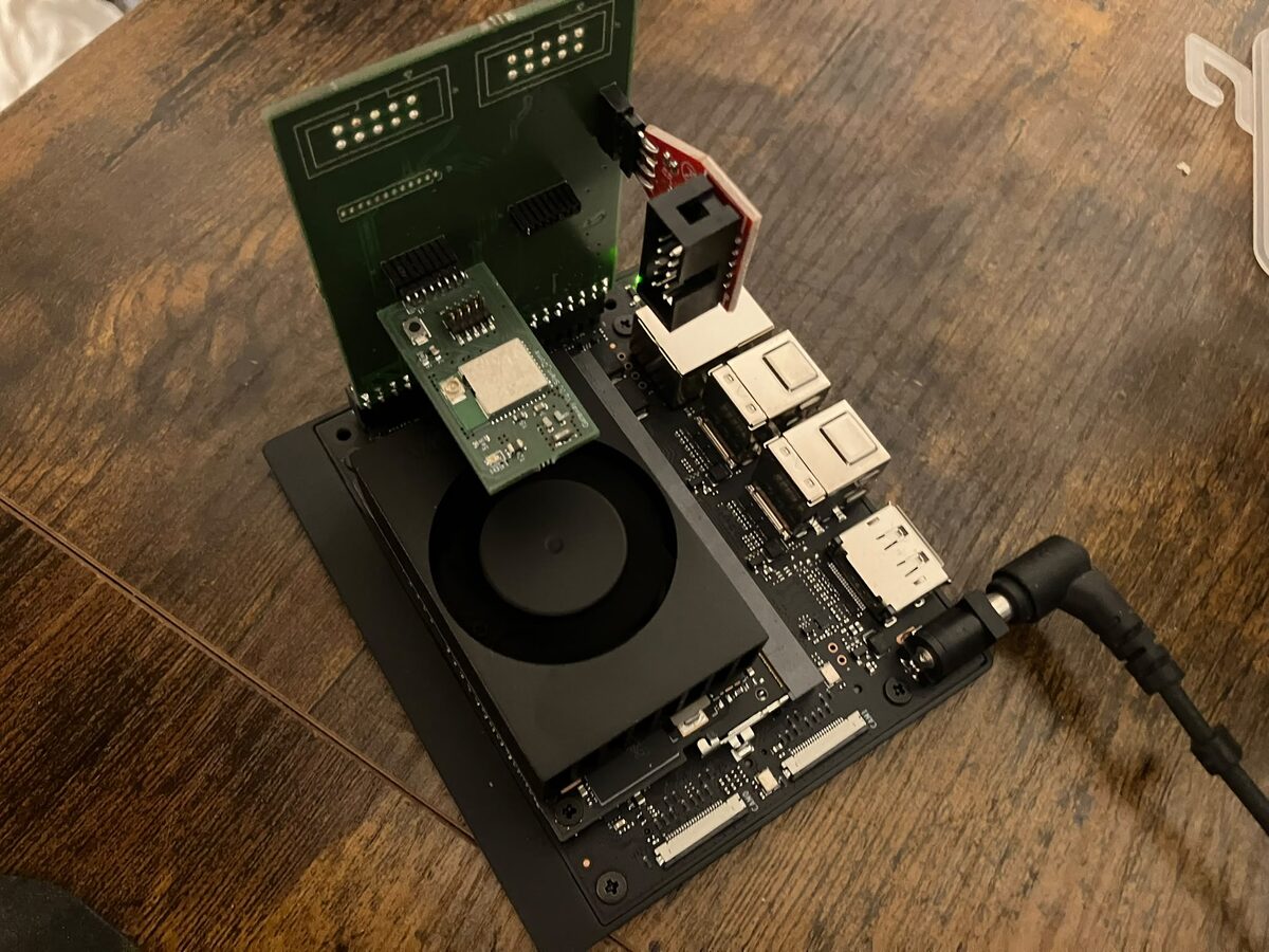Assemblage du Jetson, du hub, d'une gateway et du capteur environnemental